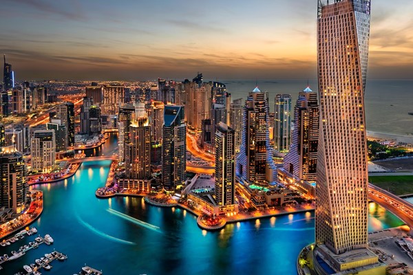 بررسی فرصت‌ها و چالش‌های صادرات به دبی